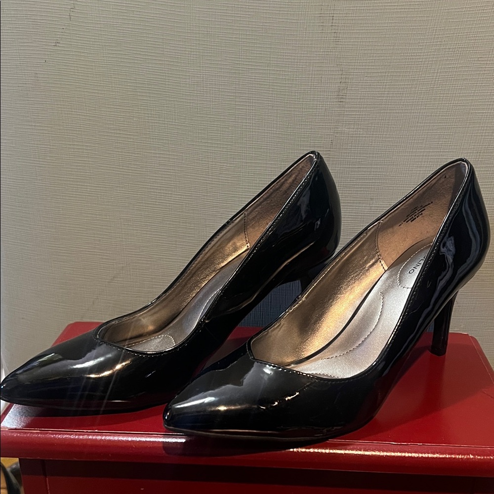 Bandolino Black Patent Leather Women's Pumps